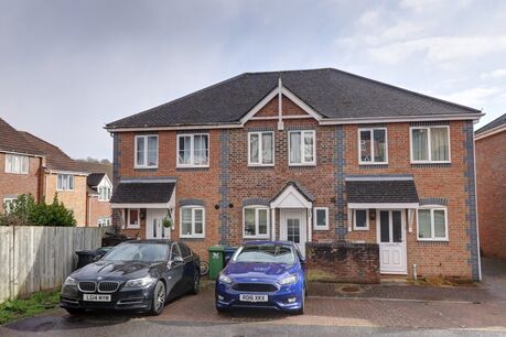 2 bedroom mid terraced house to rent, Available unfurnished from 25/11/2024