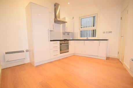 2 bedroom  flat to rent, Available furnished now