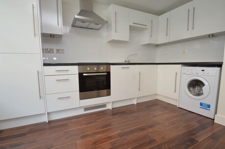 2 bedroom  flat to rent, Available furnished from 10/12/2024