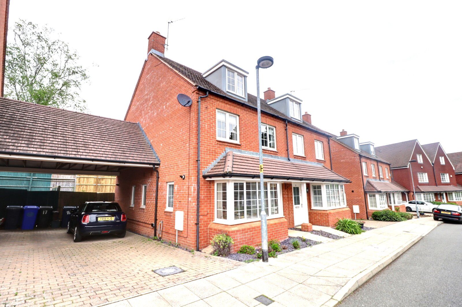 3 bedroom semi detached house to rent, Available unfurnished from 20/08/2024 Clayton Road, High Wycombe, HP14, main image