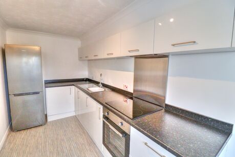 2 bedroom  flat to rent, Available unfurnished from 10/04/2025