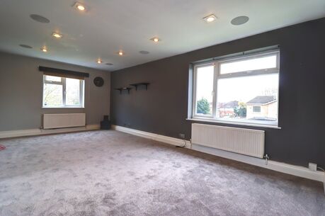 3 bedroom  flat to rent, Available from 01/08/2024