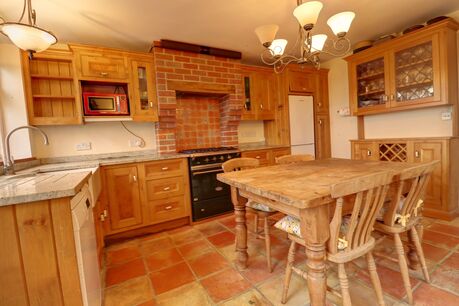 4 bedroom detached house to rent, Available part-furnished from 01/08/2024