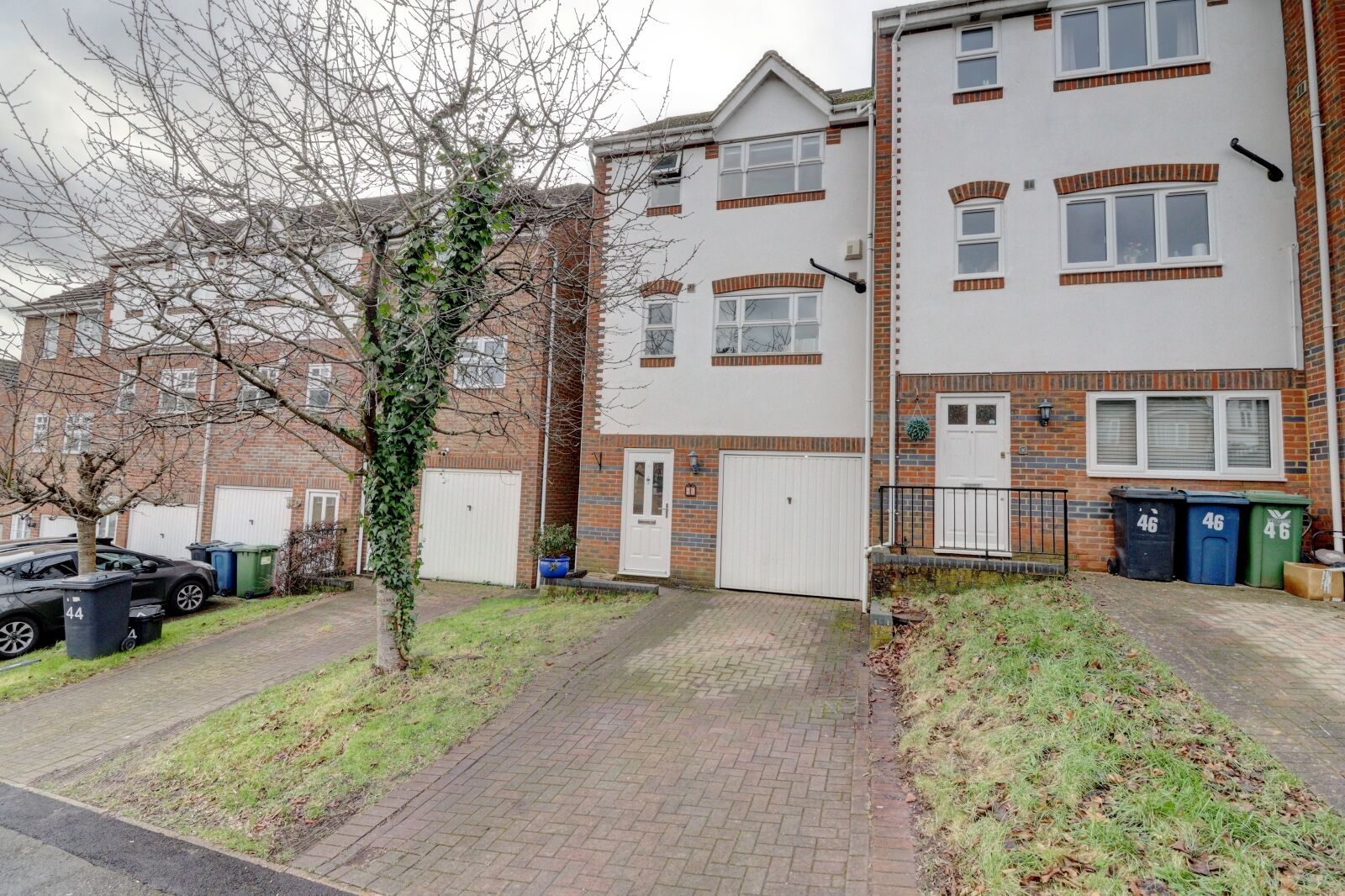 3 bedroom end terraced house for sale Wheelers Park, High Wycombe, HP13, main image