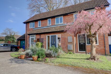 1 bedroom mid terraced house for sale