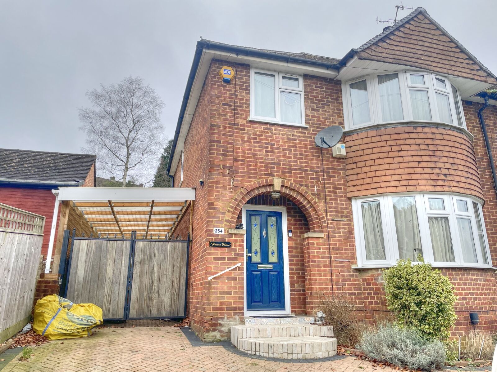 3 bedroom semi detached house to rent, Available unfurnished from 14/02/2025 Desborough Avenue, High Wycombe, HP11, main image