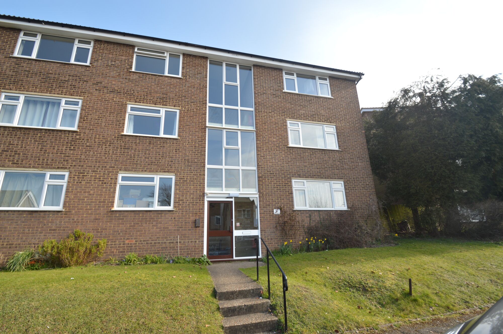 2 bedroom  flat to rent, Available unfurnished from 10/03/2025 Brambleside, High Wycombe, HP11, main image