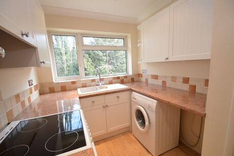 2 bedroom  flat to rent, Available unfurnished from 10/03/2025