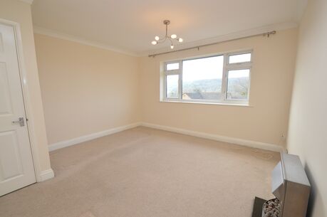 2 bedroom  flat to rent, Available unfurnished from 10/03/2025