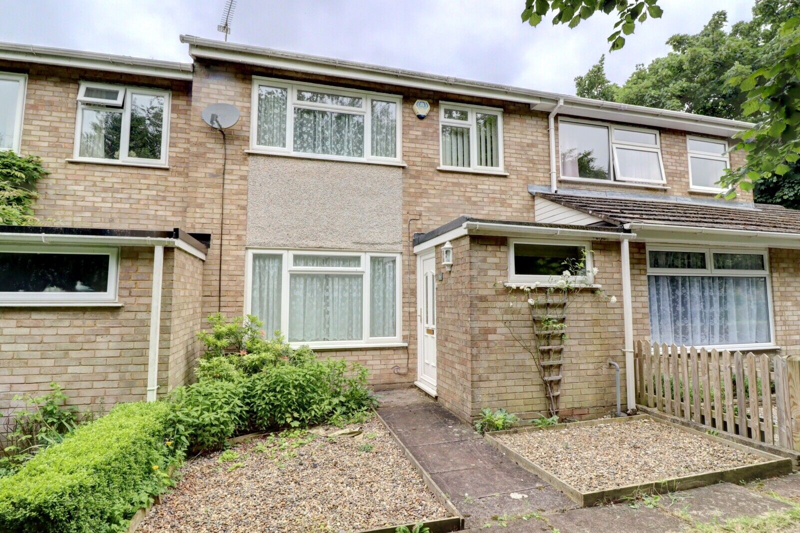 3 bedroom mid terraced house for sale Heather Walk, Hazlemere, HP15, main image