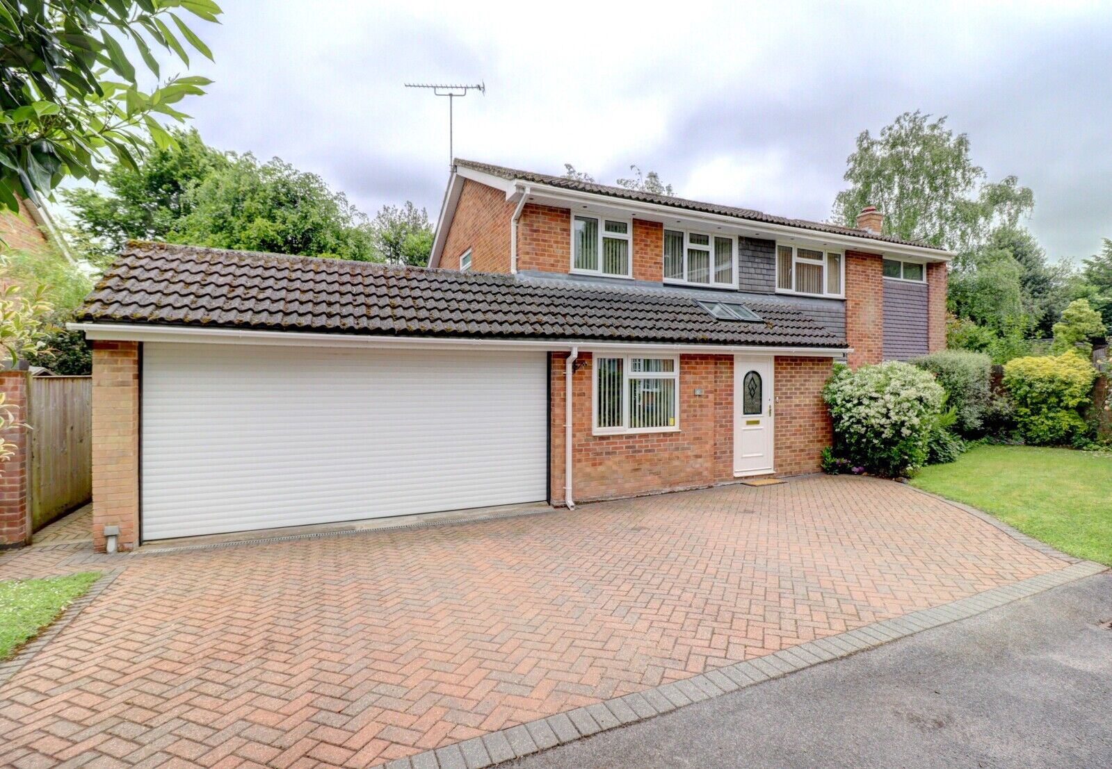 4 bedroom detached house for sale The Larches, Holmer Green, HP15, main image