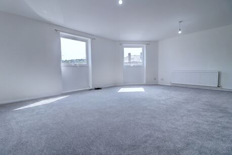 4 bedroom  flat to rent, Available now