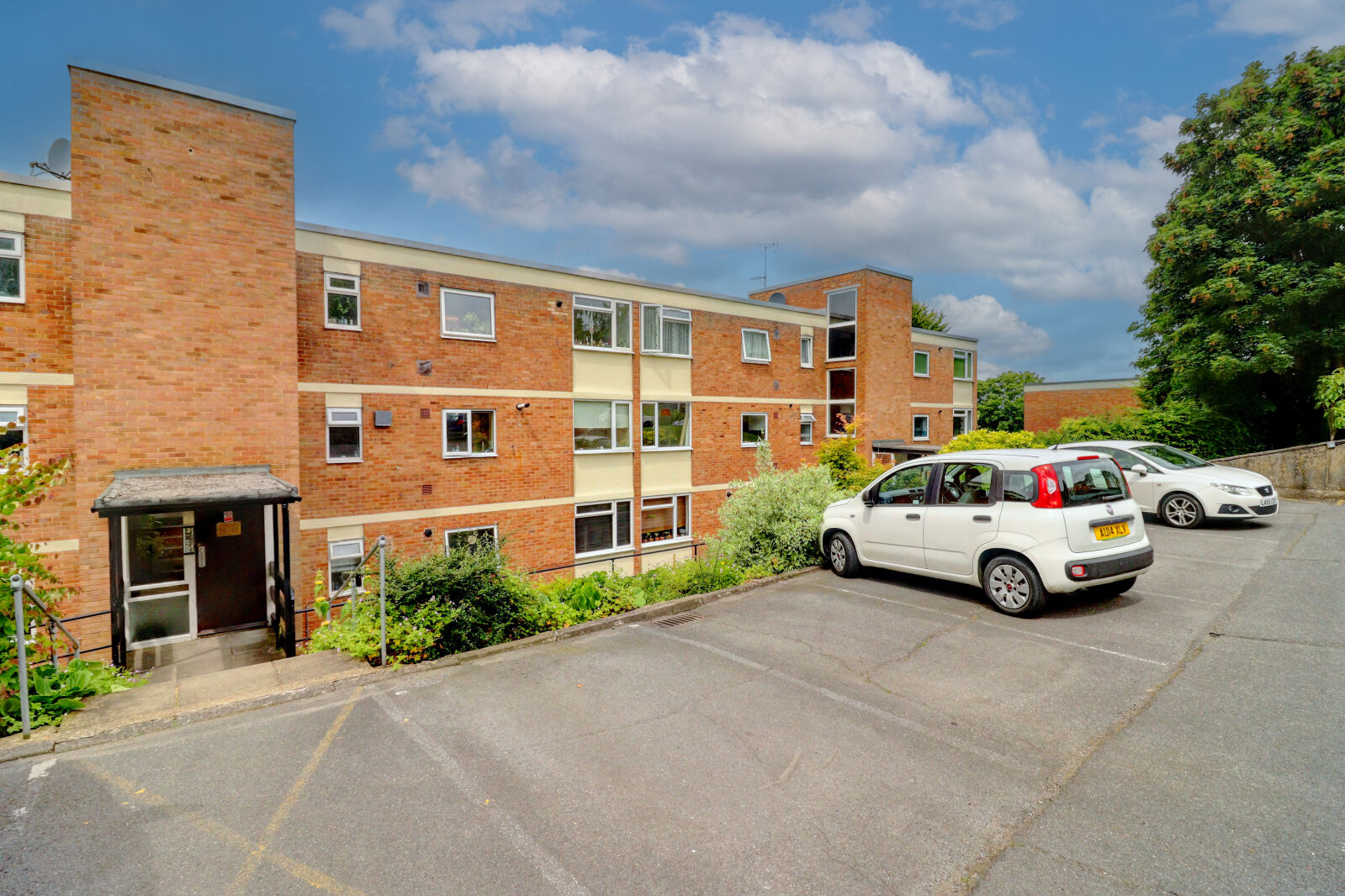 2 bedroom  flat for sale Green Hill Gate, High Wycombe, HP13, main image