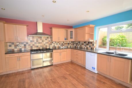 4 bedroom semi detached house to rent, Available from 06/07/2024