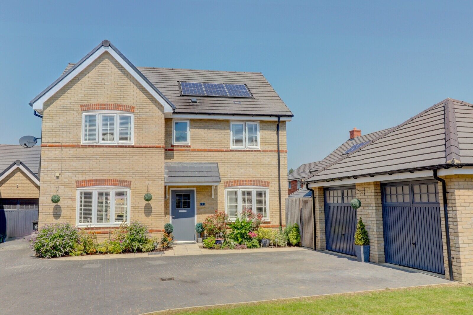 4 bedroom detached house for sale Thresher Road, Longwick, HP27, main image