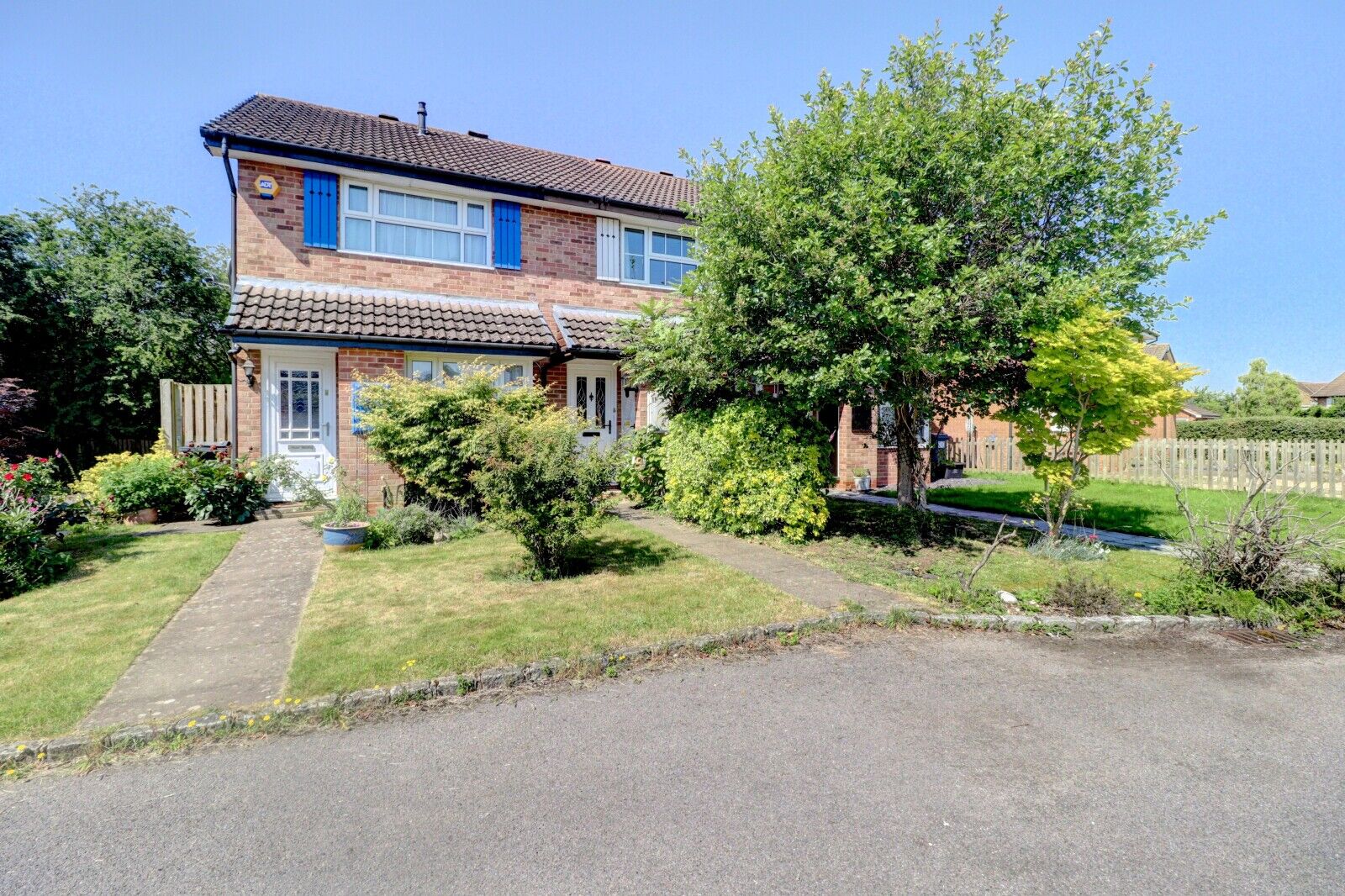2 bedroom mid terraced house for sale Parsons Walk, Holmer Green, HP15, main image