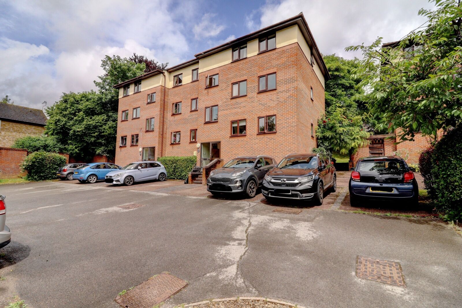 2 bedroom  flat for sale London Road, High Wycombe, HP11, main image