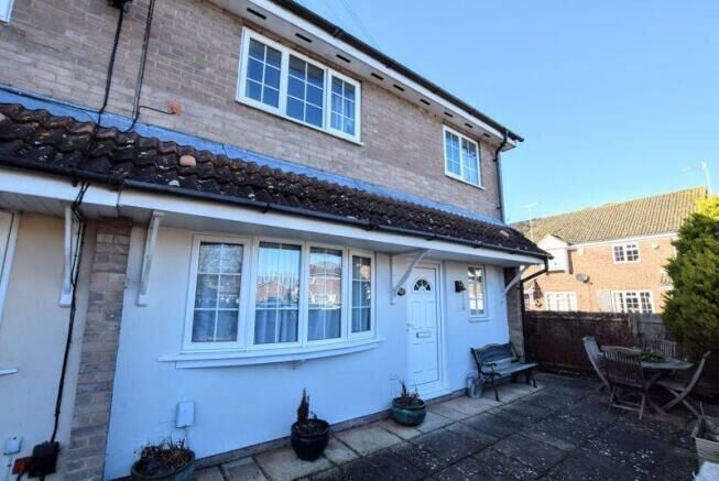 2 bedroom  house for sale Lavender Close, Aylesbury, HP21, main image