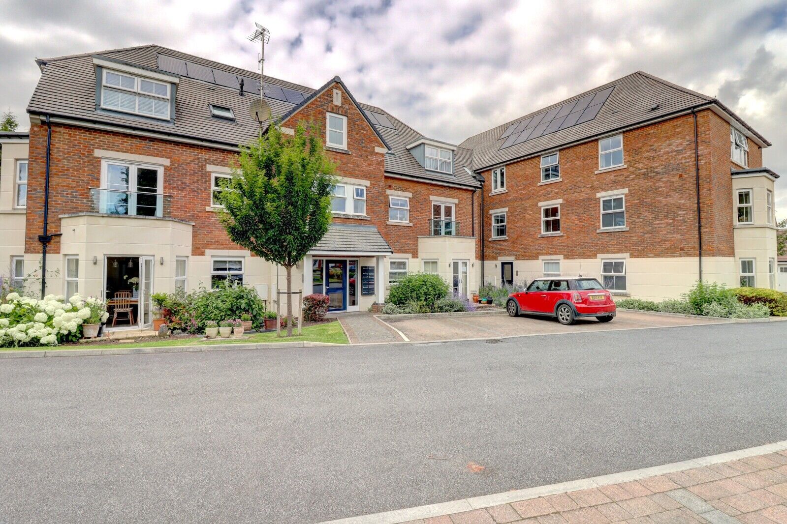 2 bedroom  flat for sale Goodearl Place, Princes Risborough, HP27, main image