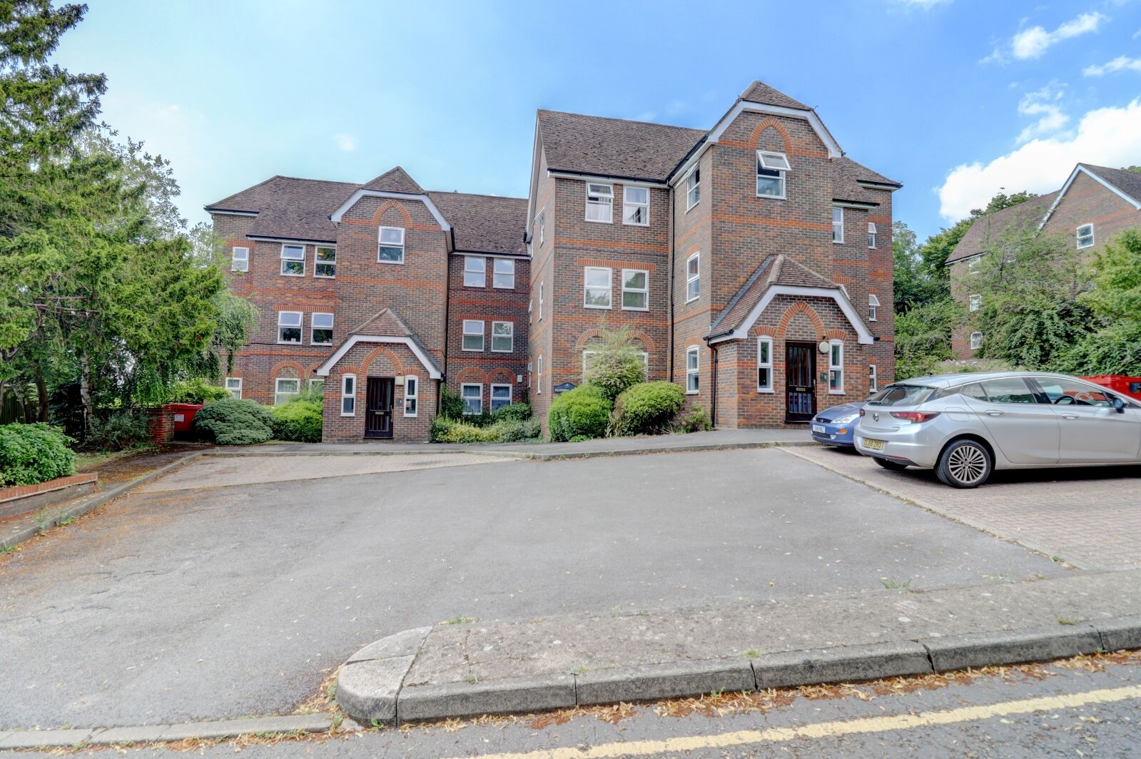 2 bedroom  flat for sale Malmers Well Road, High Wycombe, HP13, main image