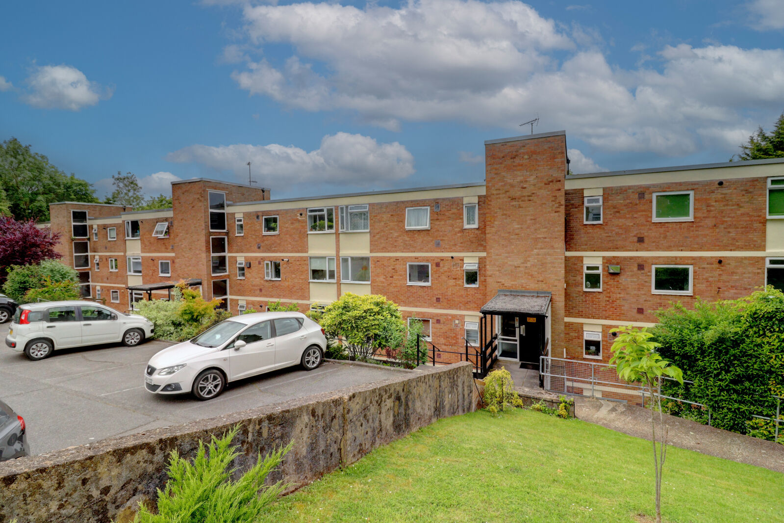 2 bedroom  flat for sale Green Hill Gate, High Wycombe, HP13, main image