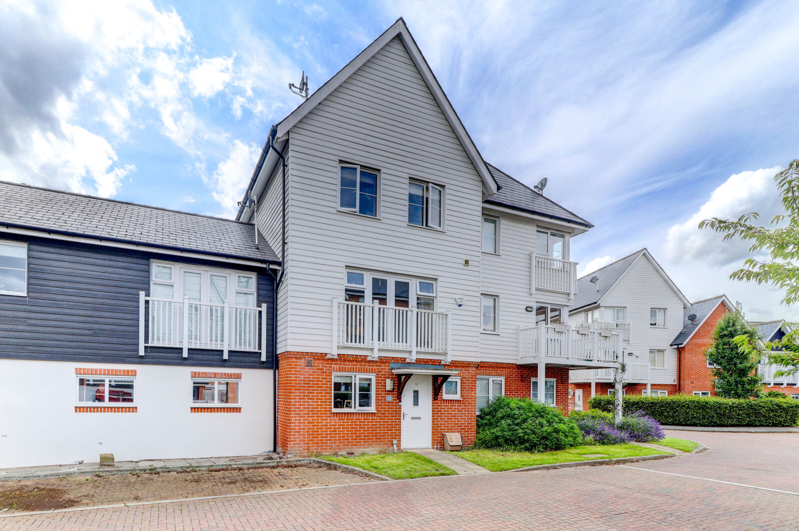 4 bedroom mid terraced house for sale Greenwich Drive, High Wycombe, HP11, main image