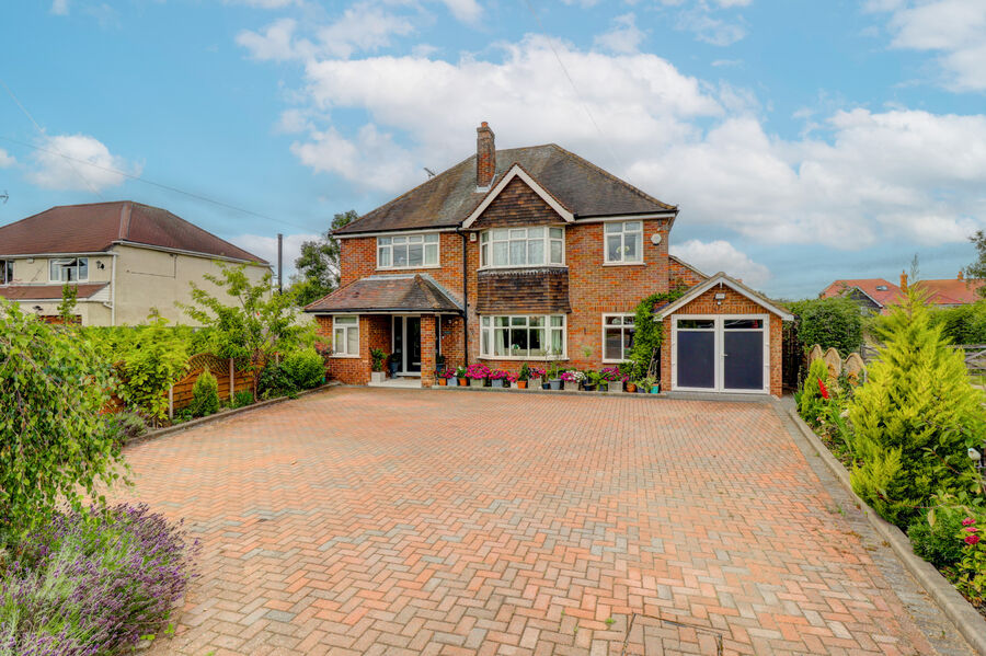 5 bedroom detached house for sale