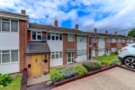 3 bedroom mid terraced house for sale