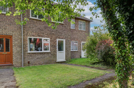 2 bedroom mid terraced house for sale