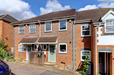 2 bedroom mid terraced house for sale