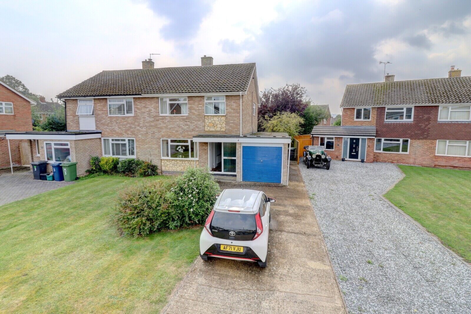 3 bedroom semi detached house for sale Mount Way, Princes Risborough, HP27, main image