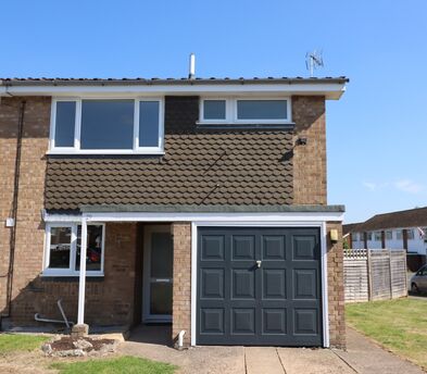 3 bedroom end terraced house to rent, Available unfurnished now