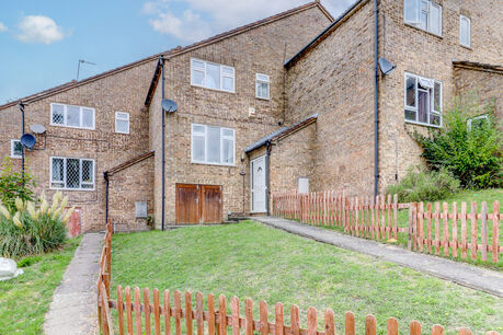 3 bedroom mid terraced house for sale