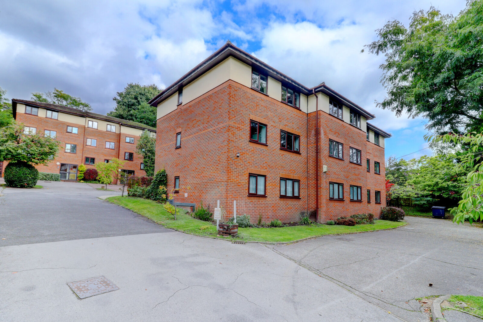 2 bedroom  flat for sale London Road, High Wycombe, HP11, main image