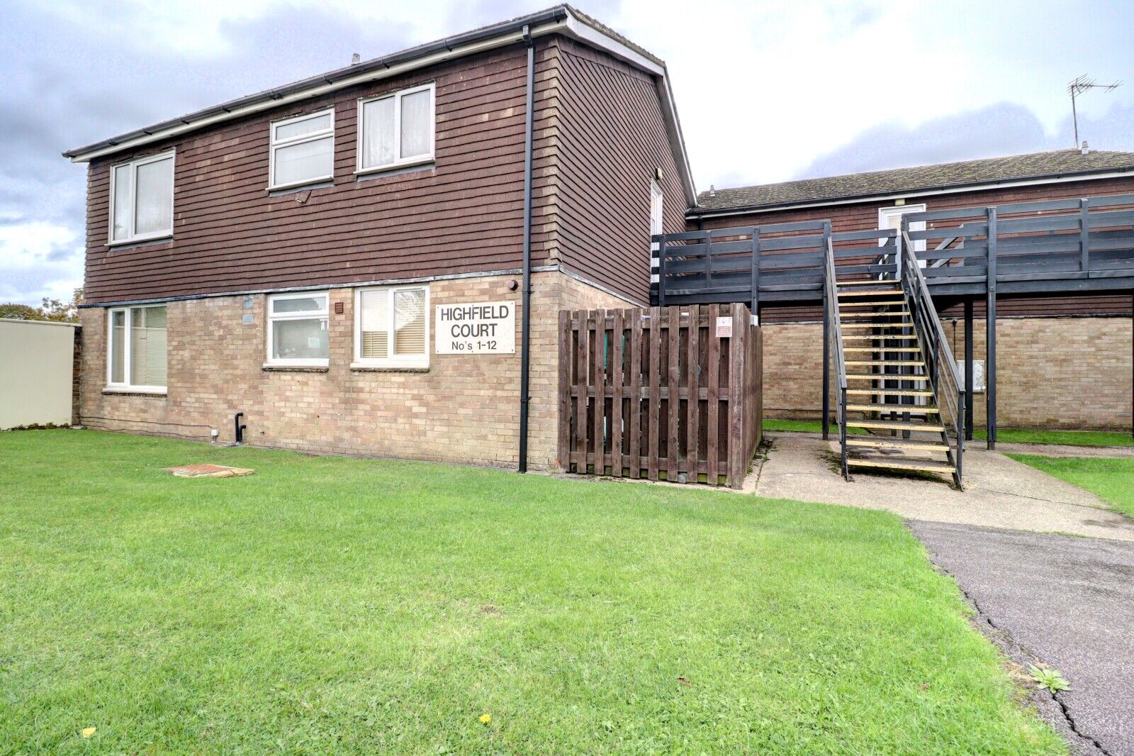 1 bedroom  flat for sale Highfield Court, High Wycombe, HP15, main image