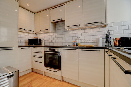 2 bedroom  flat for sale