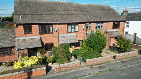 2 bedroom mid terraced house for sale