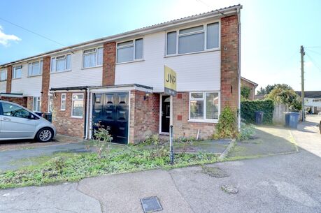 3 bedroom end terraced house for sale