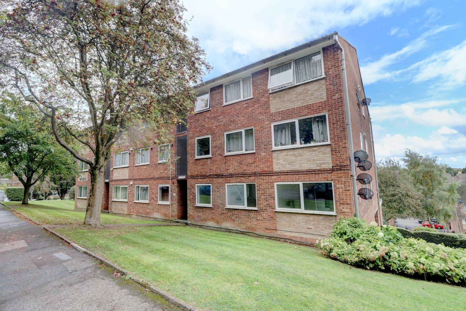 2 bedroom  flat for sale Windsor Drive, High Wycombe, HP13, main image