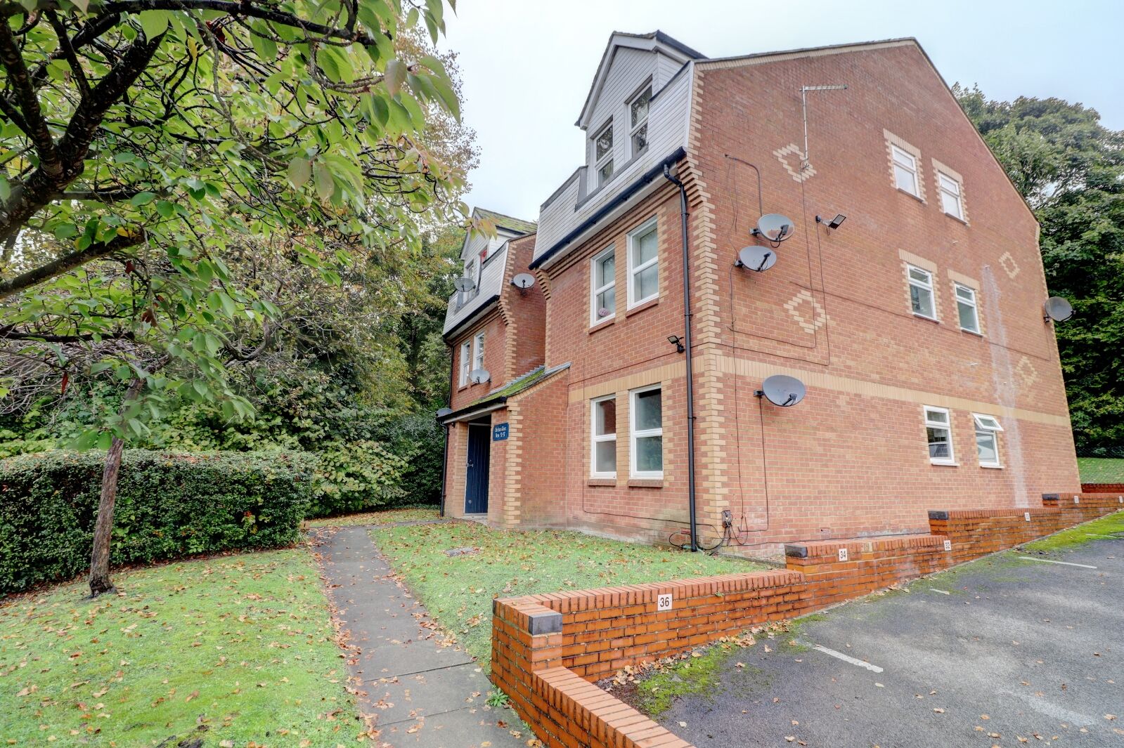 2 bedroom  flat for sale Birches Rise, High Wycombe, HP12, main image