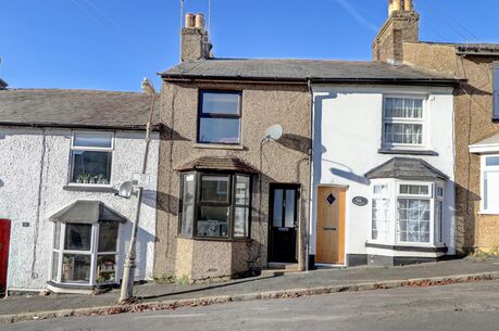 2 bedroom mid terraced house for sale