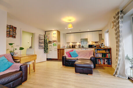 2 bedroom  flat for sale