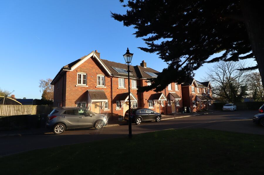 2 bedroom mid terraced house to rent, Available unfurnished from 01/02/2025