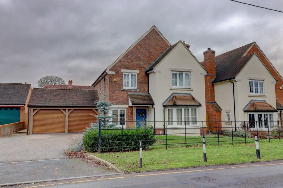 4 bedroom detached house for sale