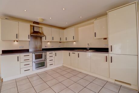 2 bedroom  flat to rent, Available unfurnished now