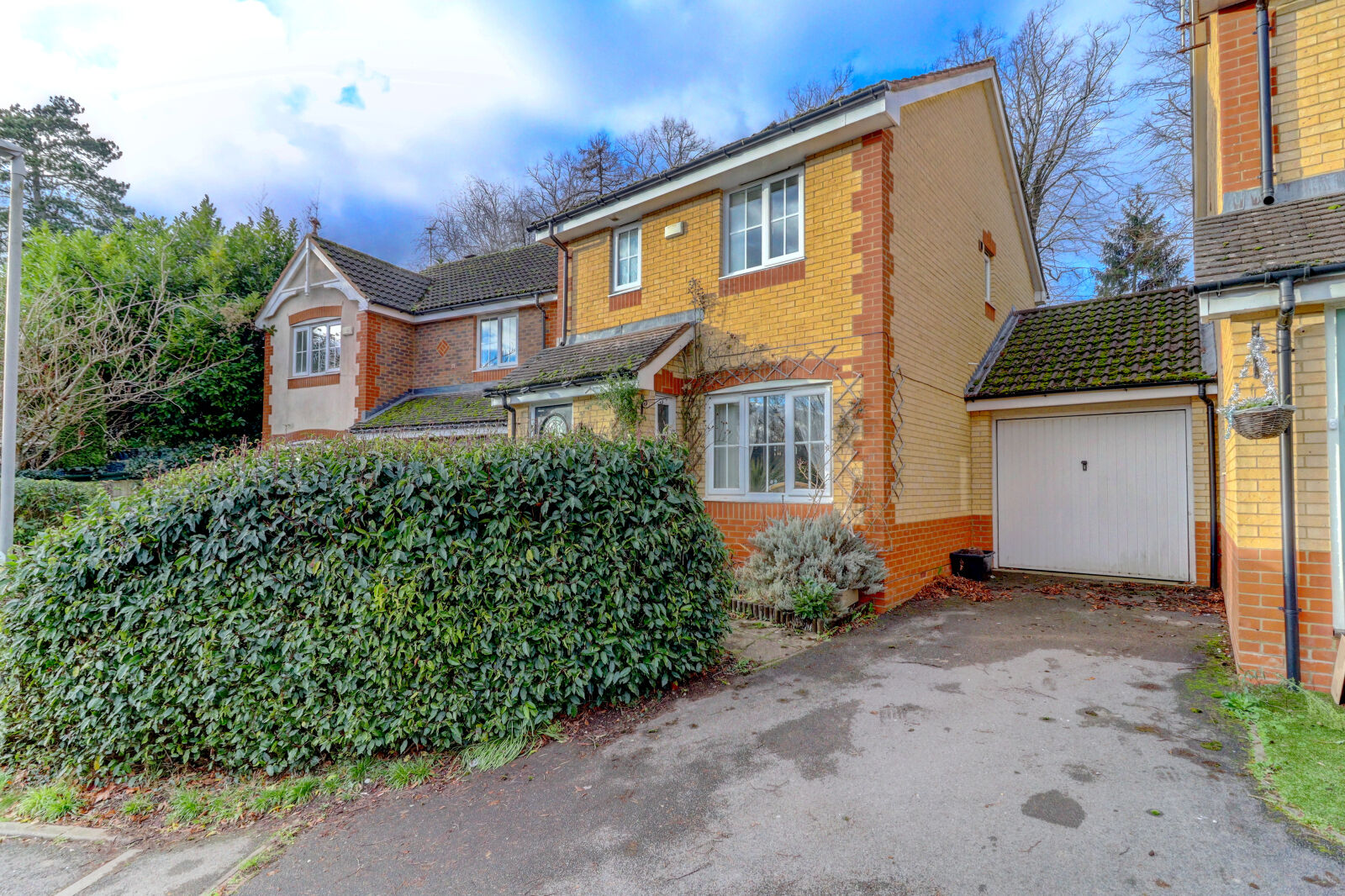 3 bedroom link detached house for sale Booker Place, High Wycombe, HP12, main image