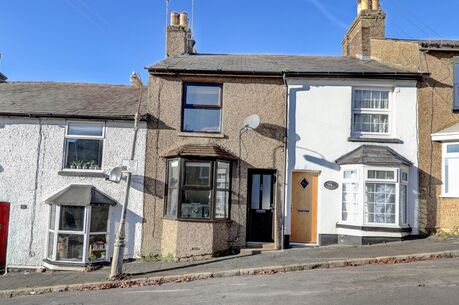 2 bedroom mid terraced house to rent, Available unfurnished from 17/02/2025