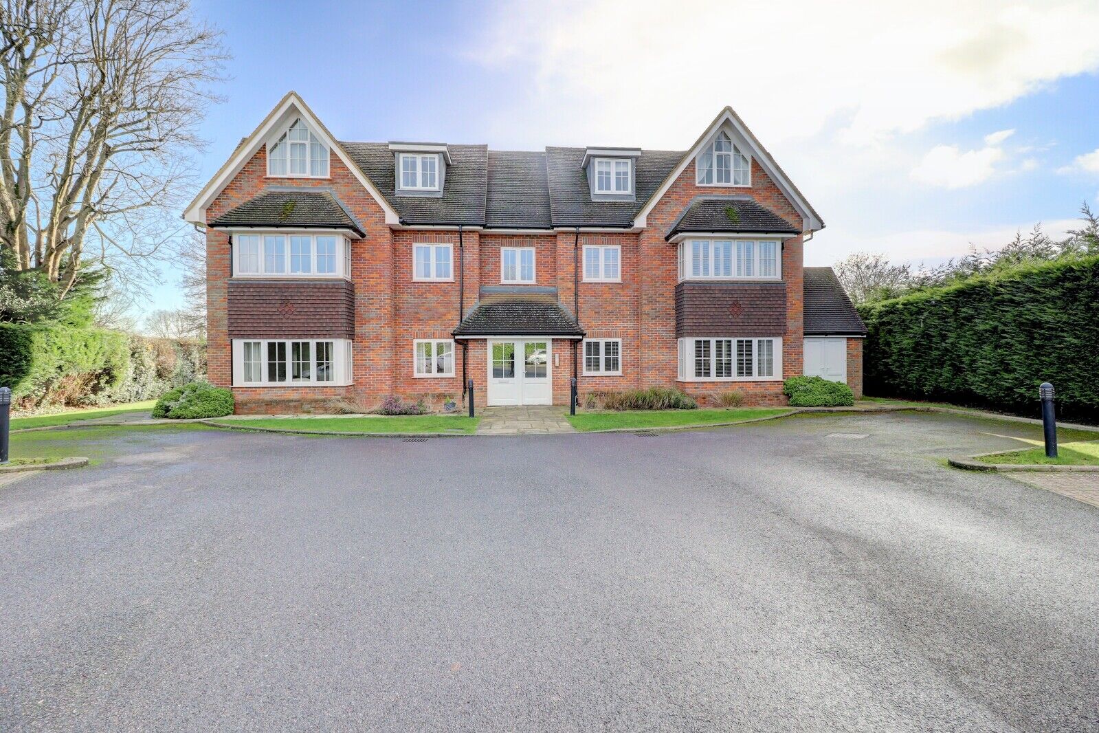 2 bedroom  flat for sale Long Acre, High Wycombe, HP15, main image