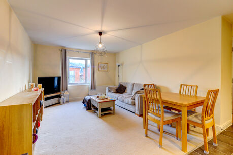 2 bedroom  flat for sale