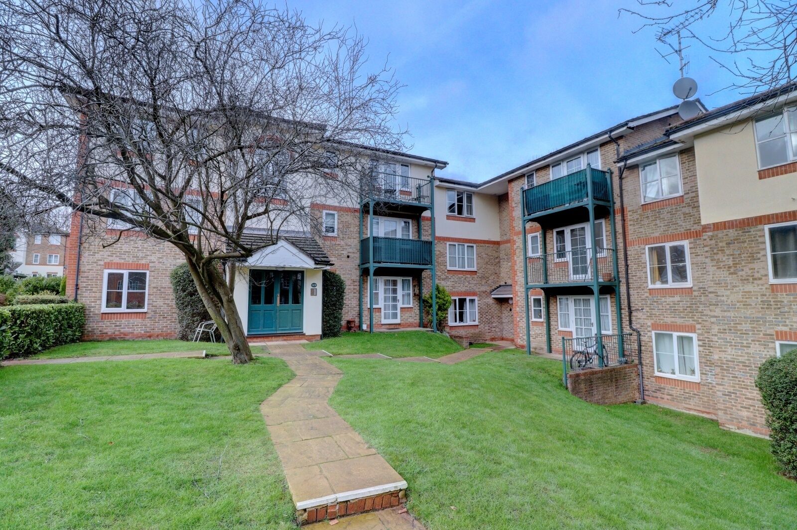 2 bedroom  flat to rent, Available unfurnished from 31/01/2025 Queen Alexandra Road, High Wycombe, HP11, main image